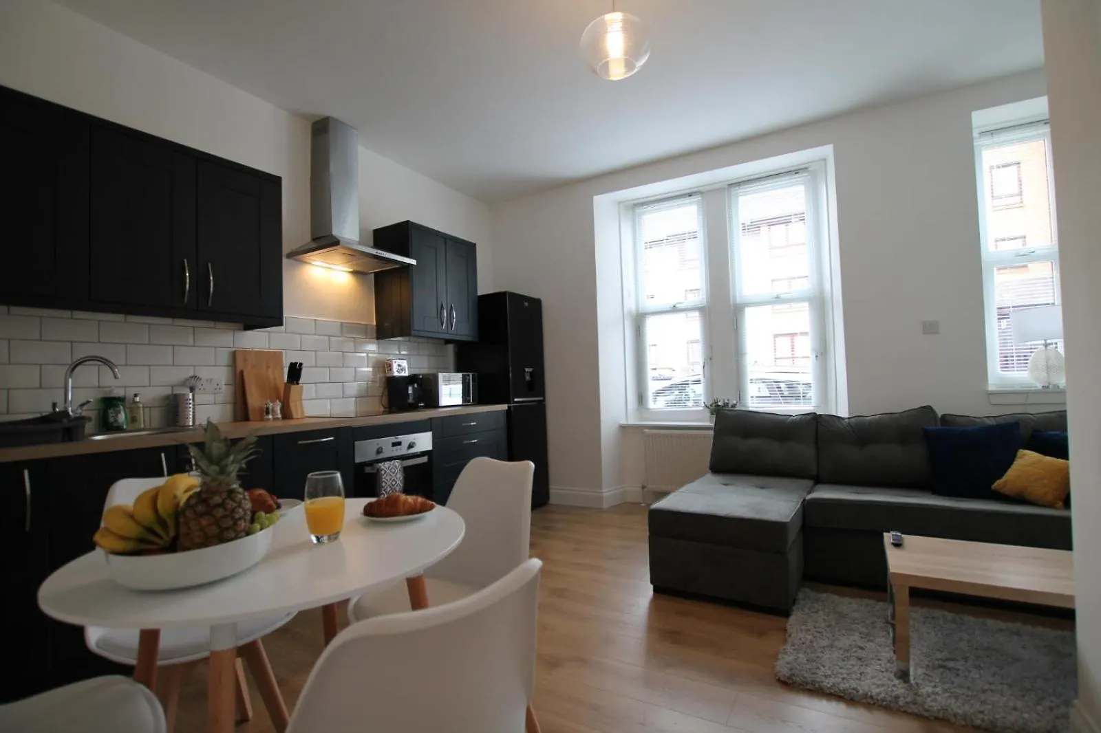 Dundee - 1 Bed - Sleeps 4 - Pet Friendly Apartment