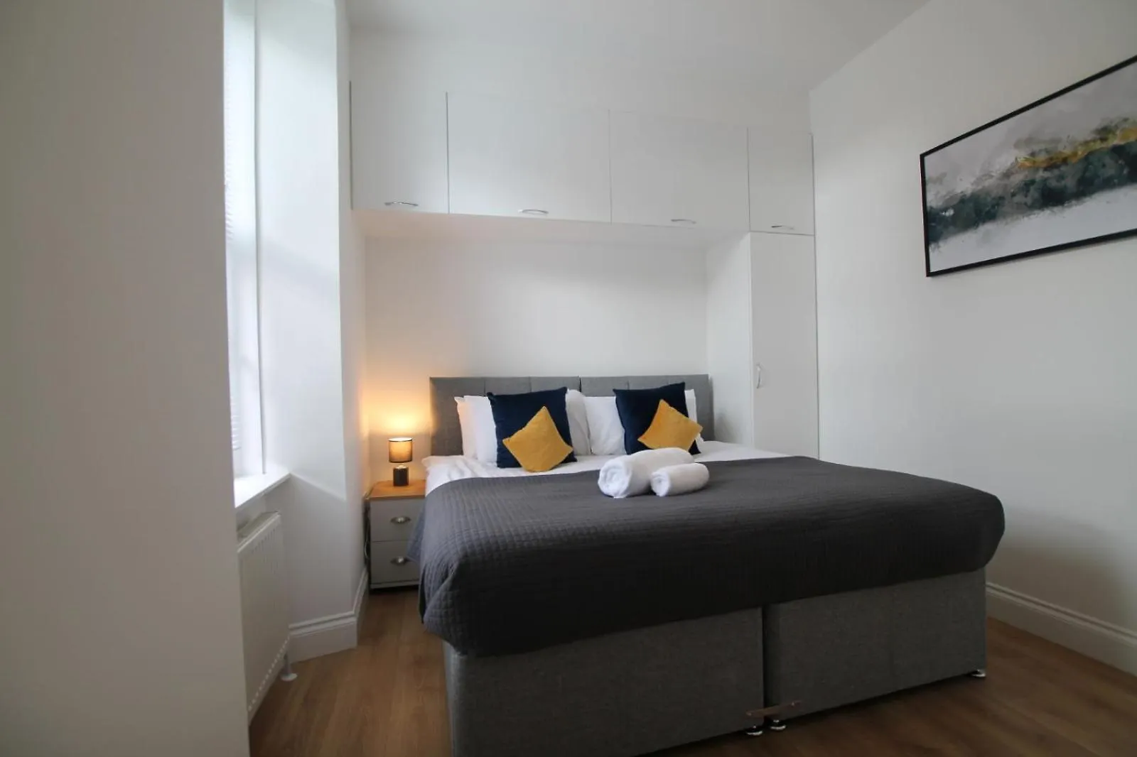 Dundee - 1 Bed - Sleeps 4 - Pet Friendly Apartment