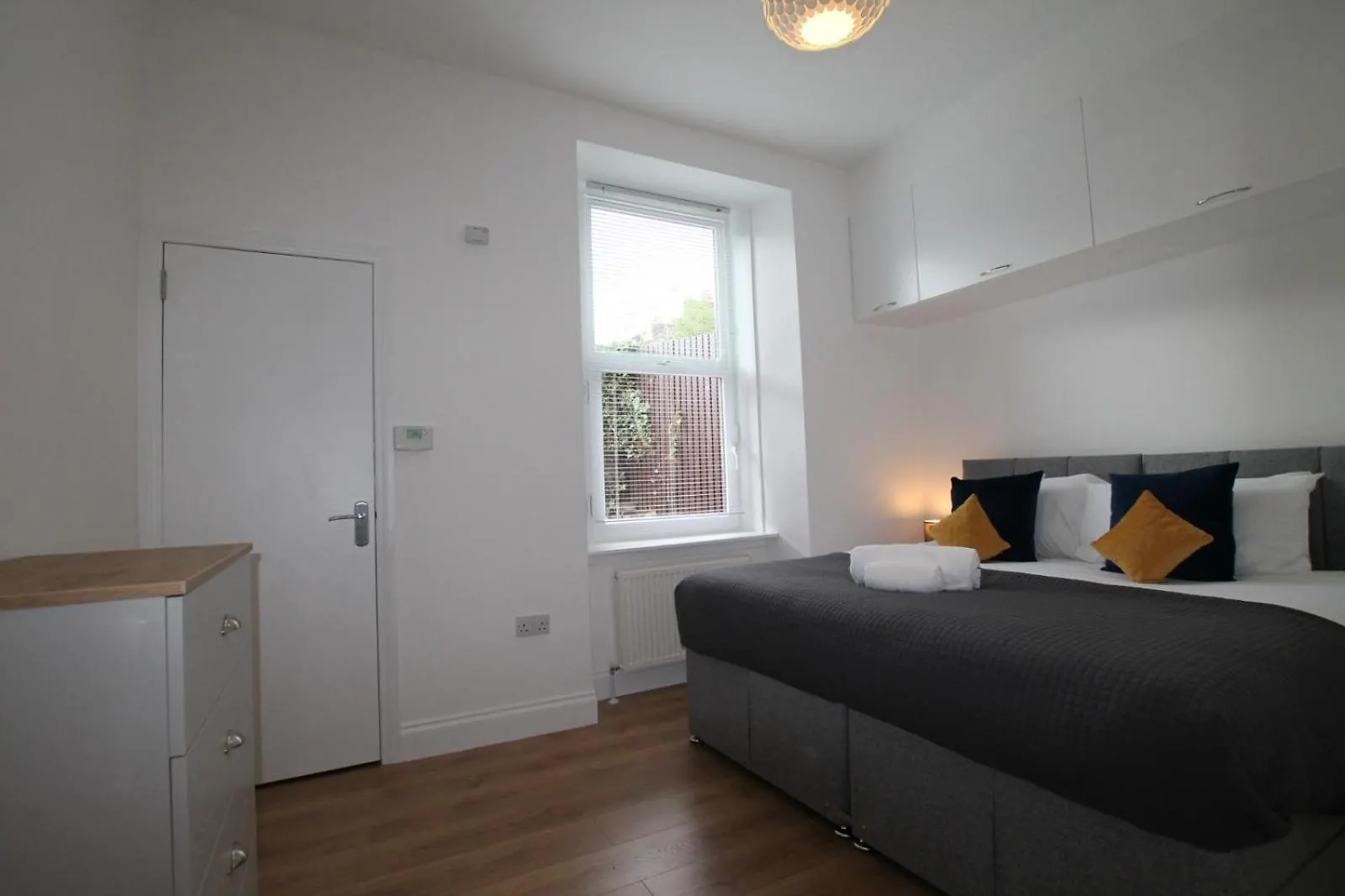Dundee - 1 Bed - Sleeps 4 - Pet Friendly Apartment