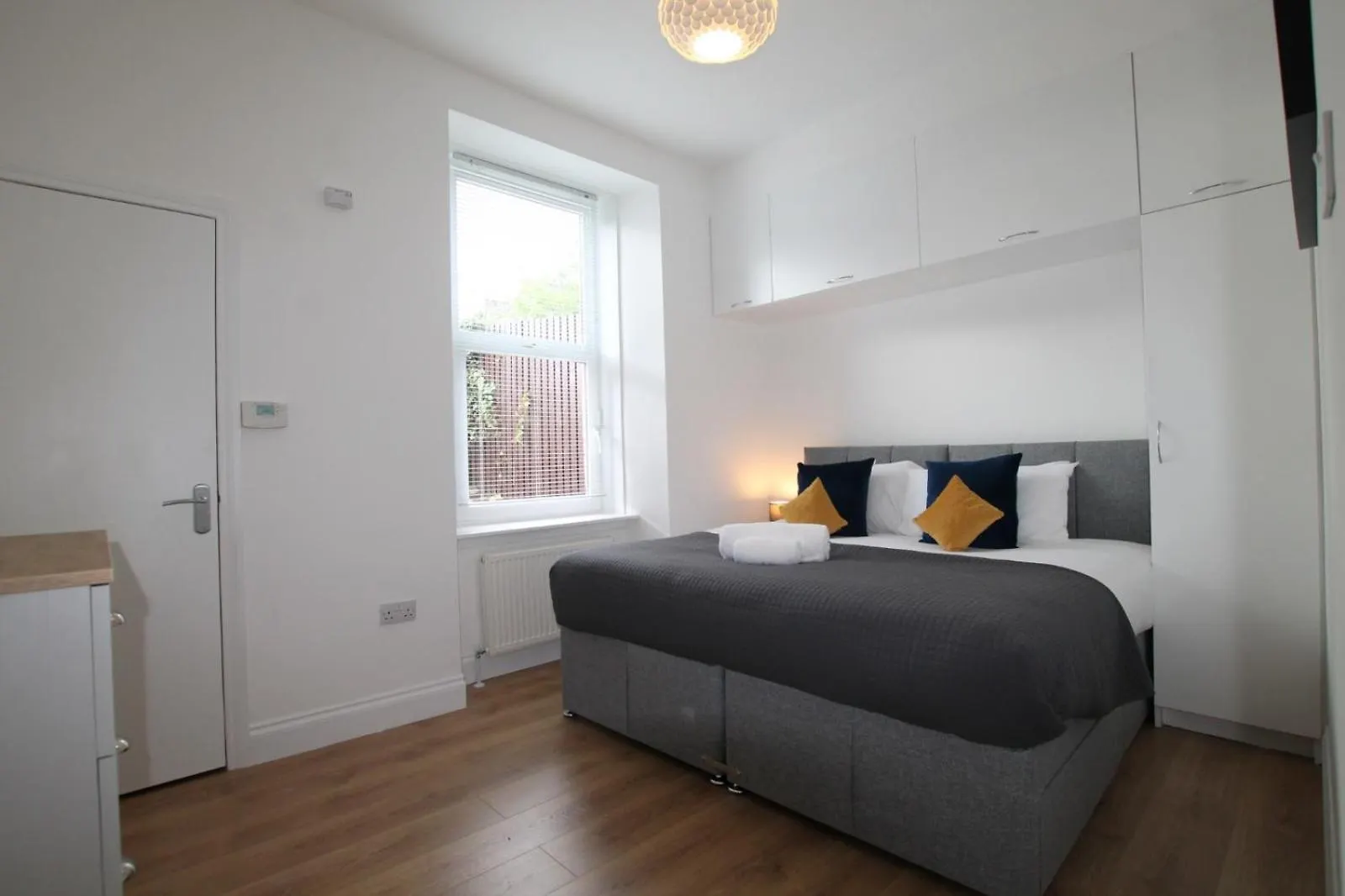 Dundee - 1 Bed - Sleeps 4 - Pet Friendly Apartment