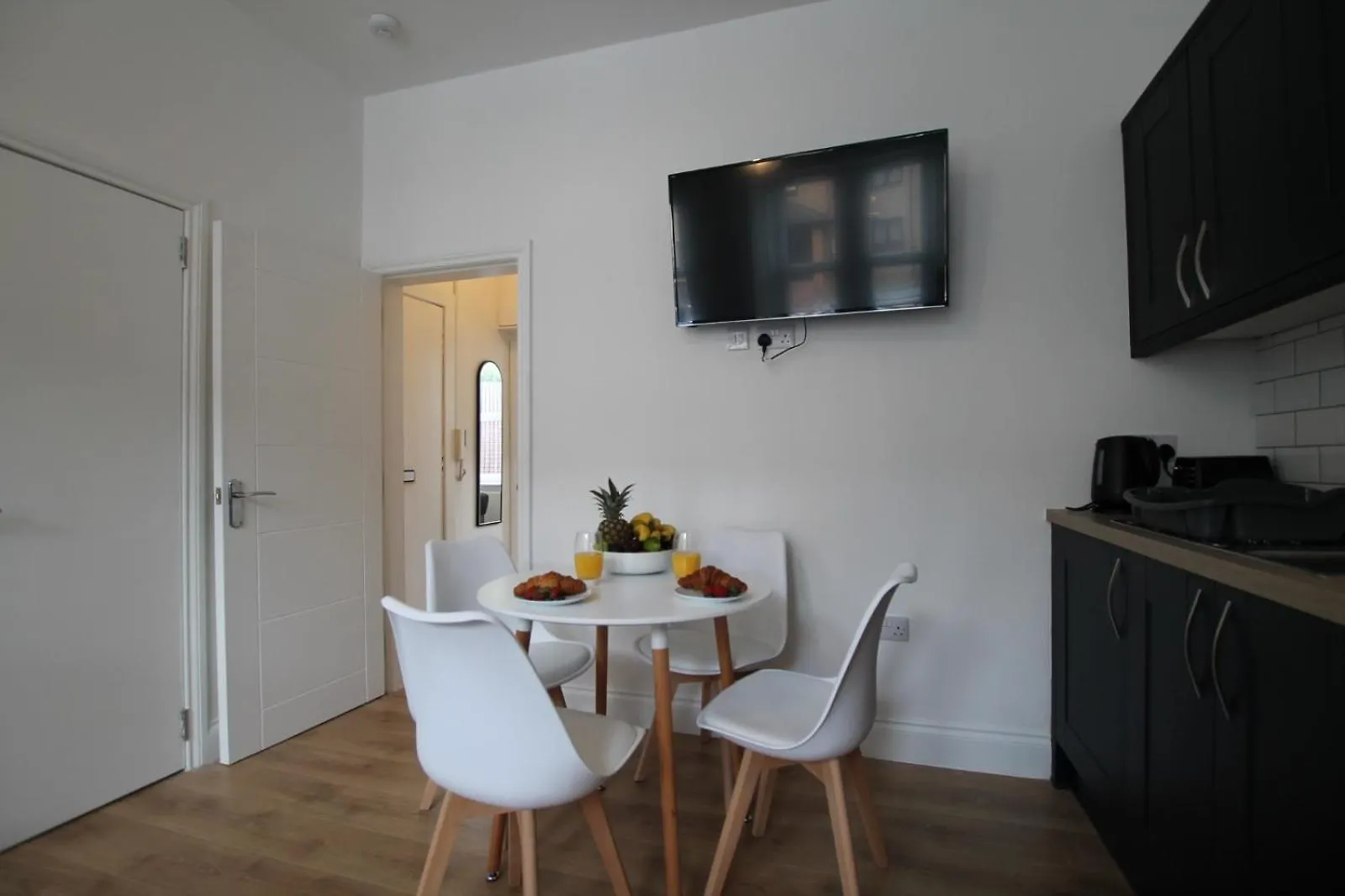 Dundee - 1 Bed - Sleeps 4 - Pet Friendly Apartment 0*,