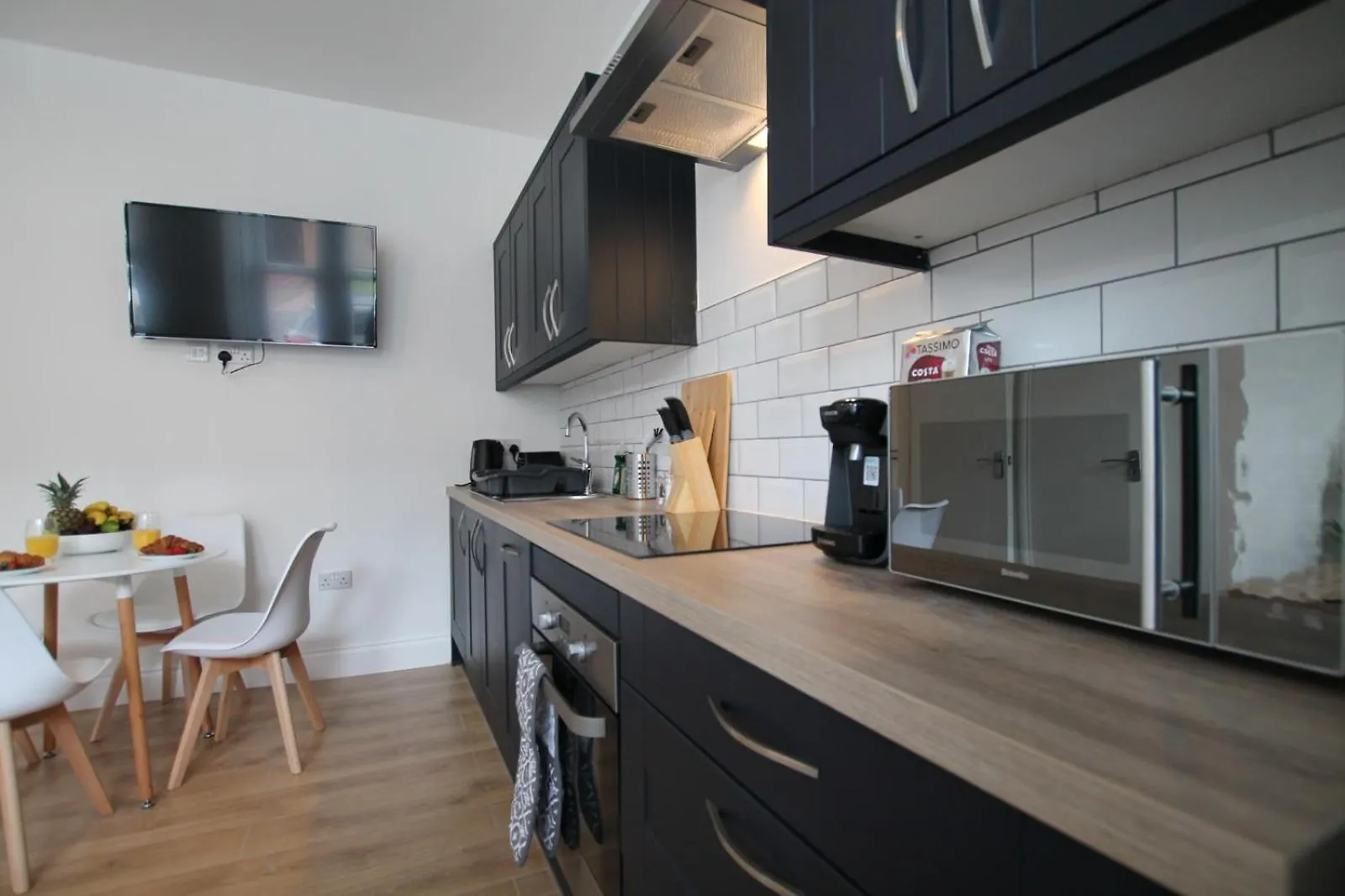 Dundee - 1 Bed - Sleeps 4 - Pet Friendly Apartment