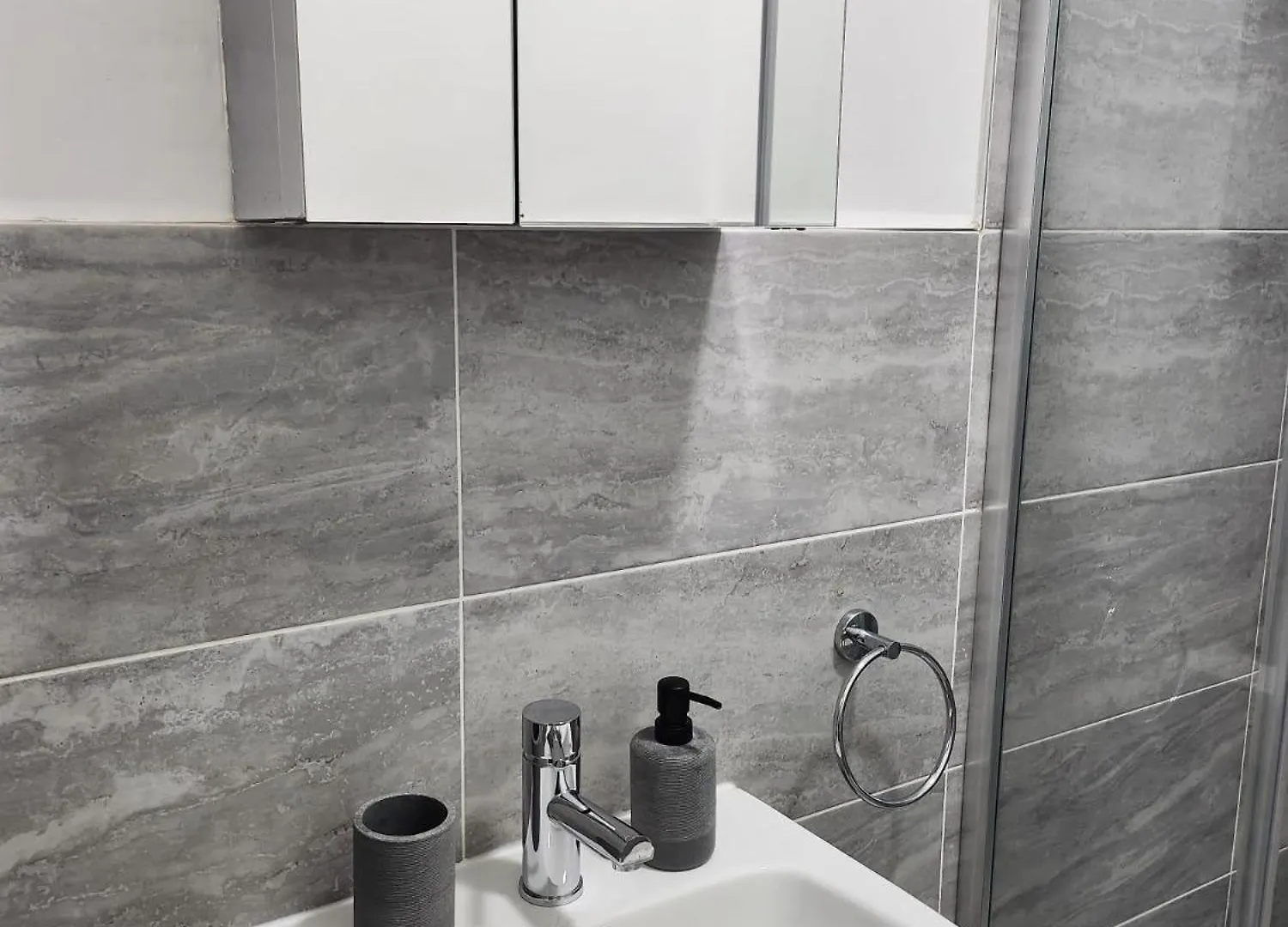 Dundee - 1 Bed - Sleeps 4 - Pet Friendly Apartment