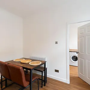  Apartment Bissets Bond
